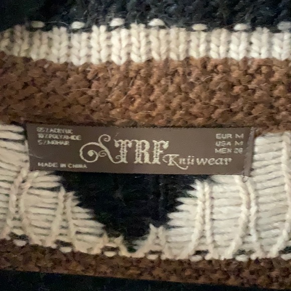 Pattern Sweater - Picture 4 of 4